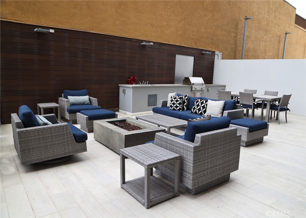 Sitting Area on 1st Level of Building - 3121 W Coast, Newport Beach CA 92663 - photo 36