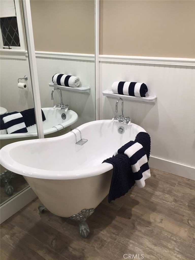 MASTER TUB - 314 Ruby Avenue, Newport Beach CA 92662 - photo 4