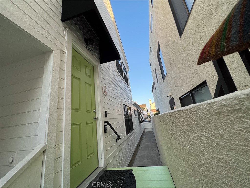 315 1/2 Diamond Avenue, Newport Beach CA 92662 - photo 16