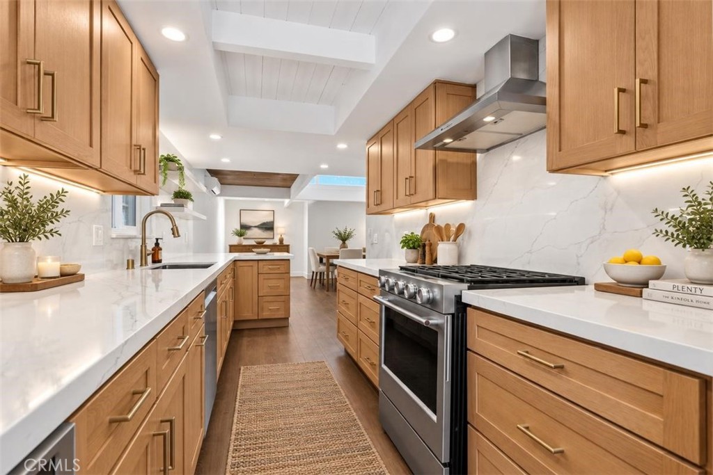 319 62nd, Newport Beach CA 92663 - photo 2