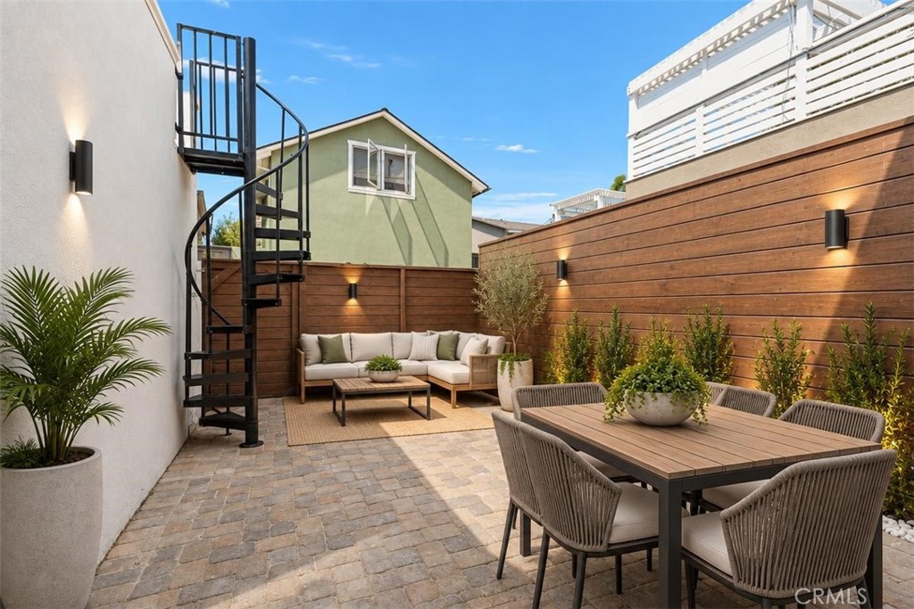 319 62nd, Newport Beach CA 92663 - photo 5