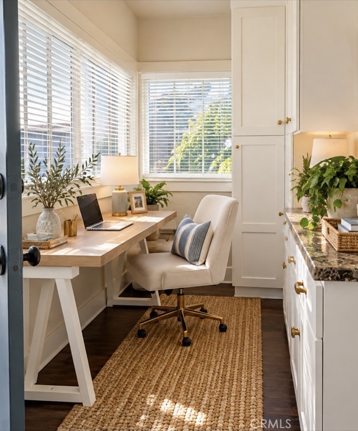 little office area. AI staging - 3209 Clay Street A, Newport Beach CA 92663 - photo 8