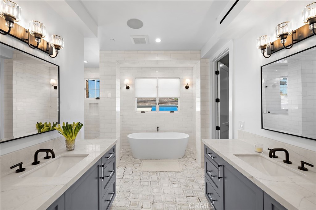 330 Onyx Avenue, Newport Beach CA 92662 - photo 14