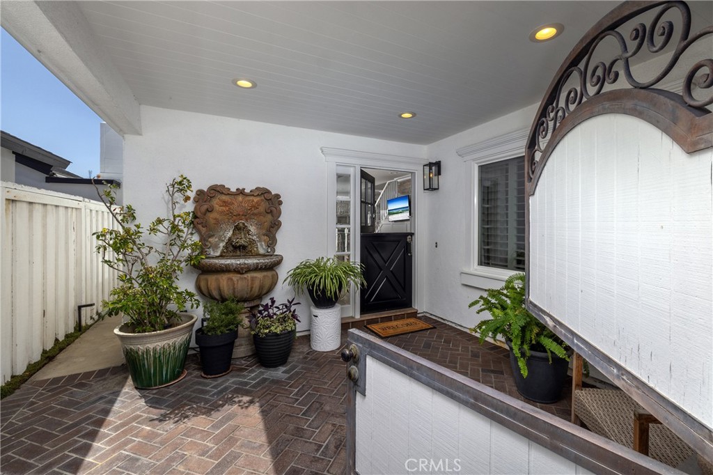 331 Walnut Street, Newport Beach CA 92663 - photo 2