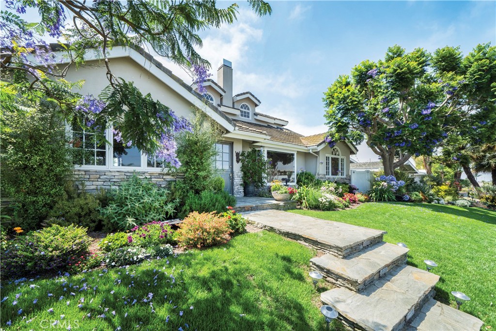Manicured front lawn - 332 Holmwood Drive, Newport Beach CA 92663 - photo 1