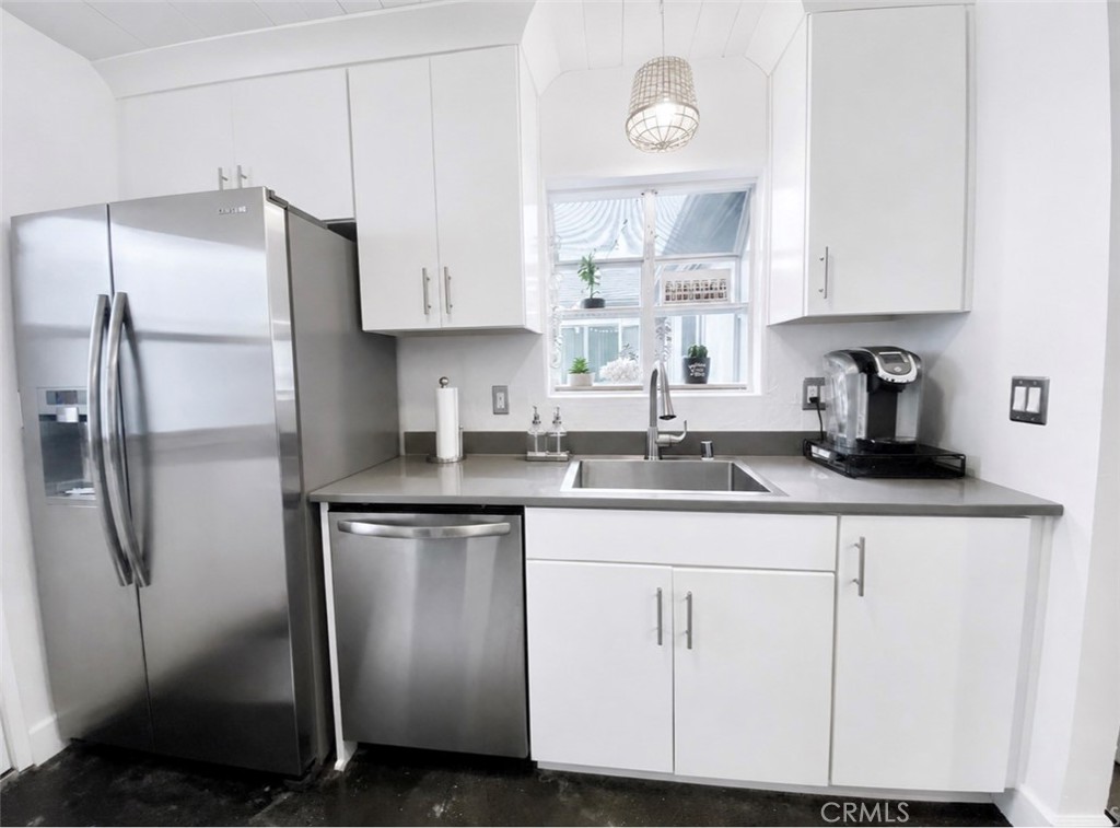 332 Lugonia Street, Newport Beach CA 92663 - photo 4