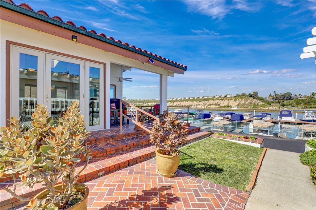 35 Saratoga, Newport Beach CA 92660 - photo 2