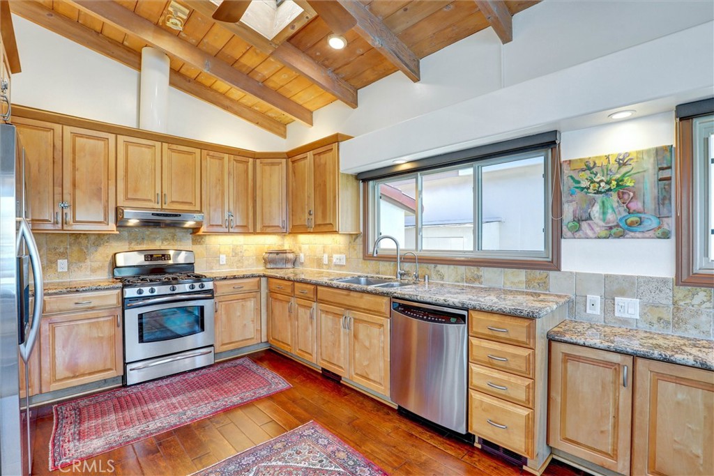 35 Saratoga, Newport Beach CA 92660 - photo 10