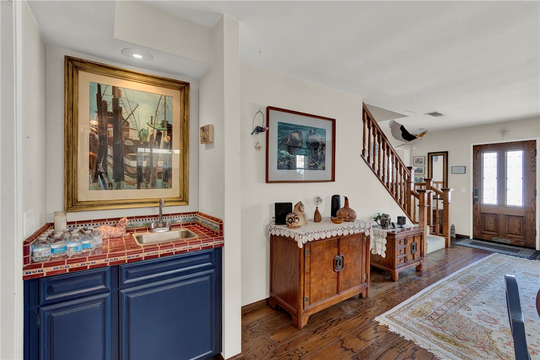 Unit A Bar-Living room - 3510 Lake, Newport Beach CA 92663 - photo 6
