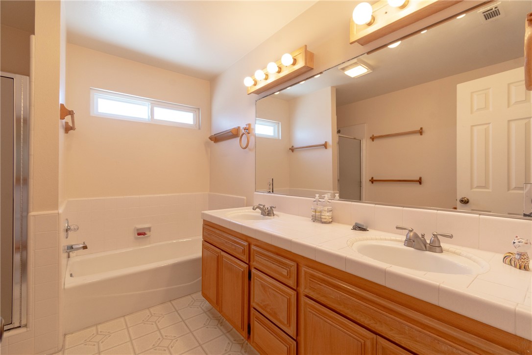 Unit A upstairs bathroom - 3510 Lake, Newport Beach CA 92663 - photo 15