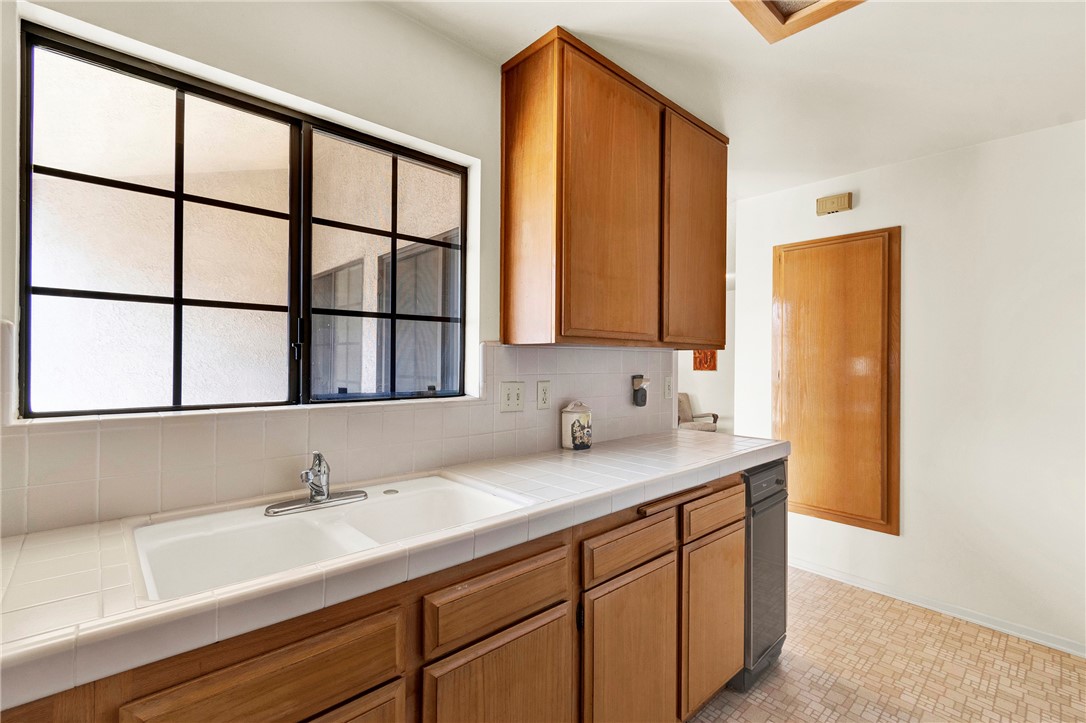 Unit B Kitchen - 3510 Lake, Newport Beach CA 92663 - photo 23
