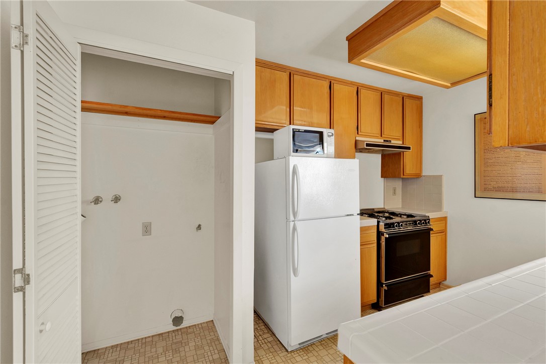 Unit B laundry area - 3510 Lake, Newport Beach CA 92663 - photo 25