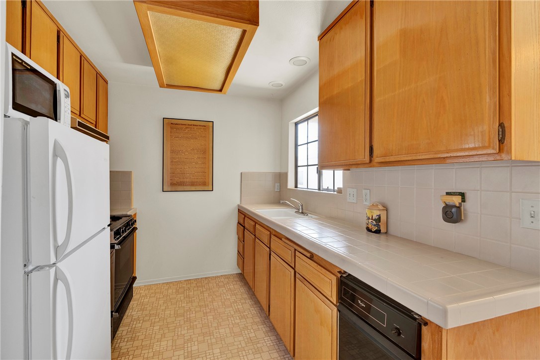 Unit B Kitchen - 3510 Lake, Newport Beach CA 92663 - photo 26