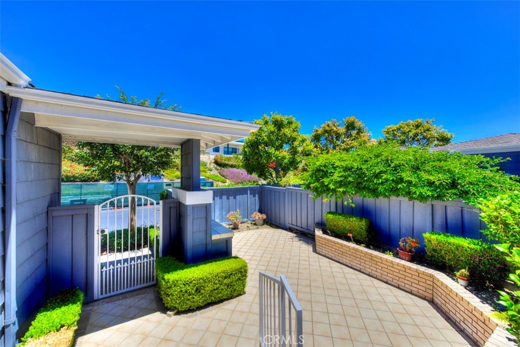 FRONT COURTYARD - 3741 Geranium, Corona Del Mar CA 92625 - photo 2