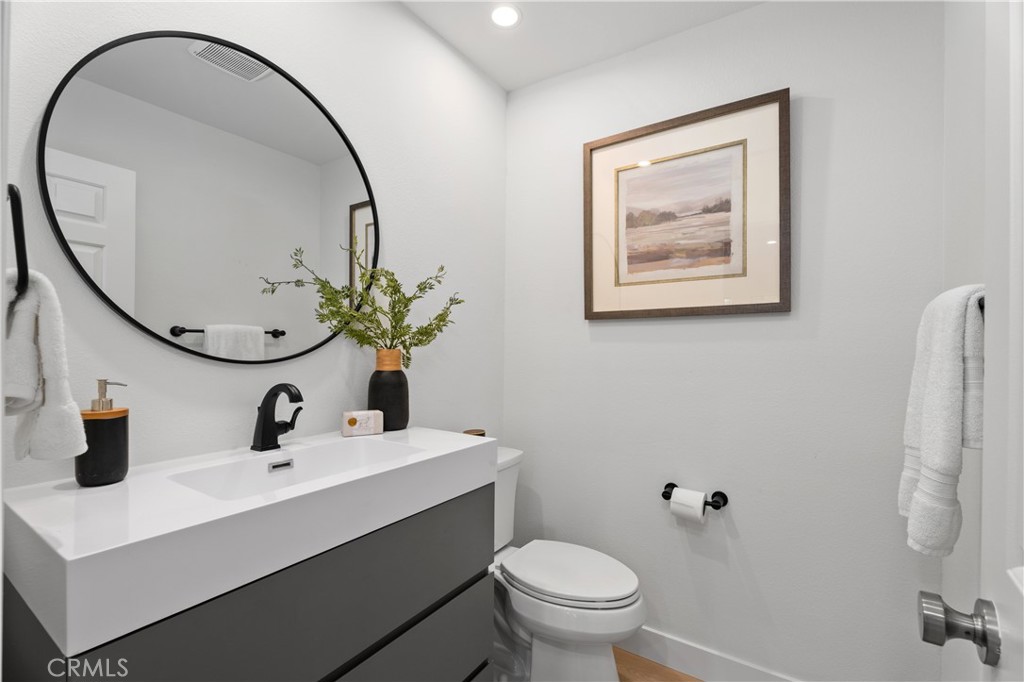 Guest bathroom - 375 Newport Glen Court, Newport Beach CA 92660 - photo 19