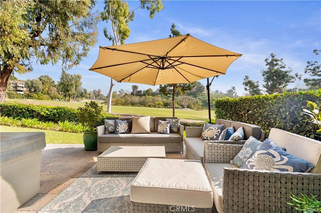 Photos are from prior listing. Home is tenant occupied and as such prior photos were used. - 4 Sea Island Drive, Newport Beach CA 92660 - photo 6