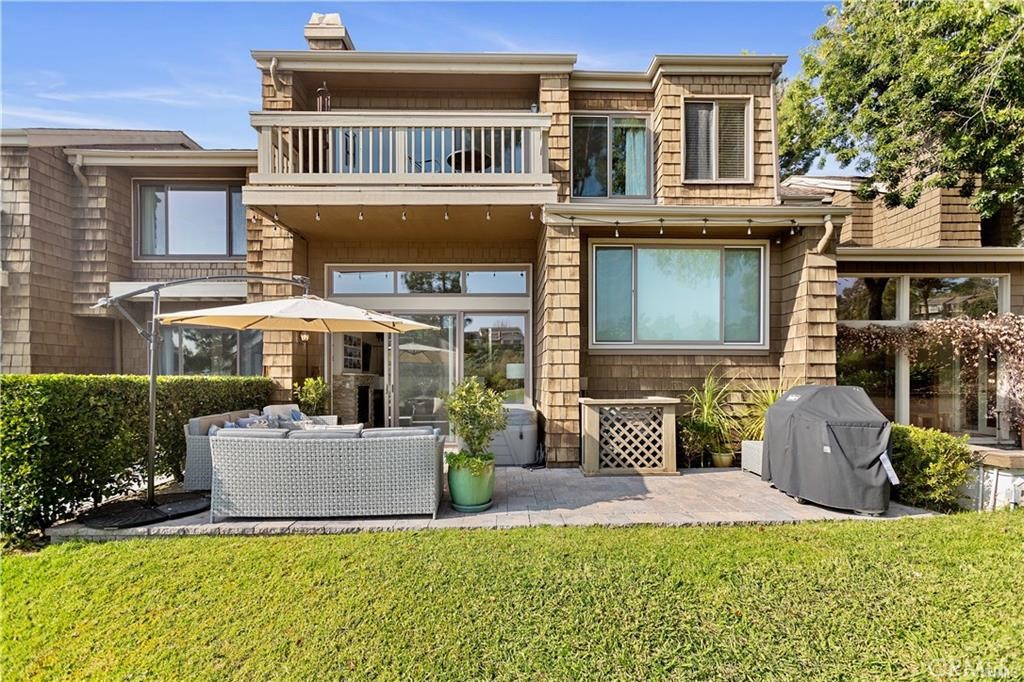 Photos are from prior listing. Home is tenant occupied and as such prior photos were used. - 4 Sea Island Drive, Newport Beach CA 92660 - photo 9