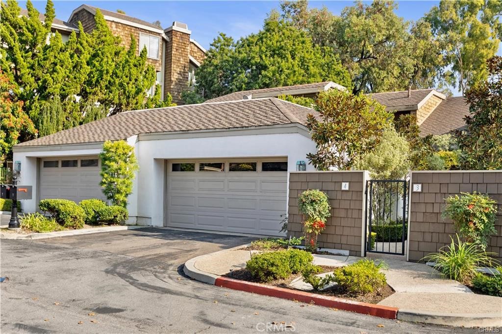 Photos are from prior listing. Home is tenant occupied and as such prior photos were used. - 4 Sea Island Drive, Newport Beach CA 92660 - photo 11
