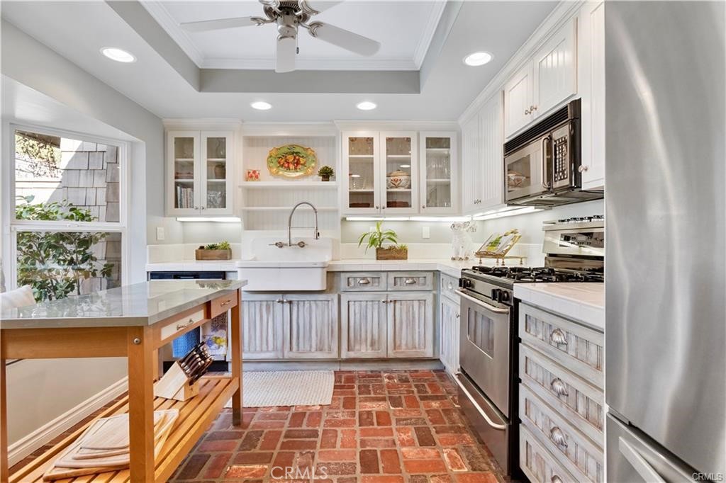 Photos are from prior listing. Home is tenant occupied and as such prior photos were used. - 4 Sea Island Drive, Newport Beach CA 92660 - photo 13