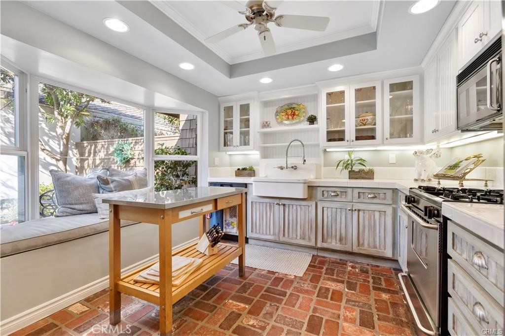 Photos are from prior listing. Home is tenant occupied and as such prior photos were used. - 4 Sea Island Drive, Newport Beach CA 92660 - photo 14