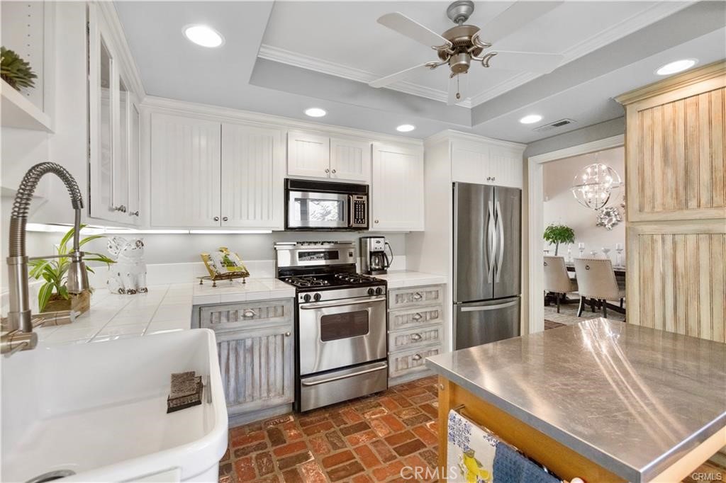 Photos are from prior listing. Home is tenant occupied and as such prior photos were used. - 4 Sea Island Drive, Newport Beach CA 92660 - photo 15
