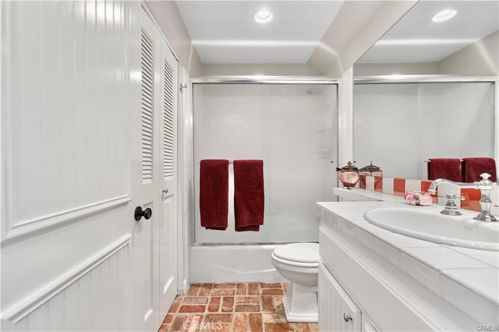 Photos are from prior listing. Home is tenant occupied and as such prior photos were used. - 4 Sea Island Drive, Newport Beach CA 92660 - photo 20