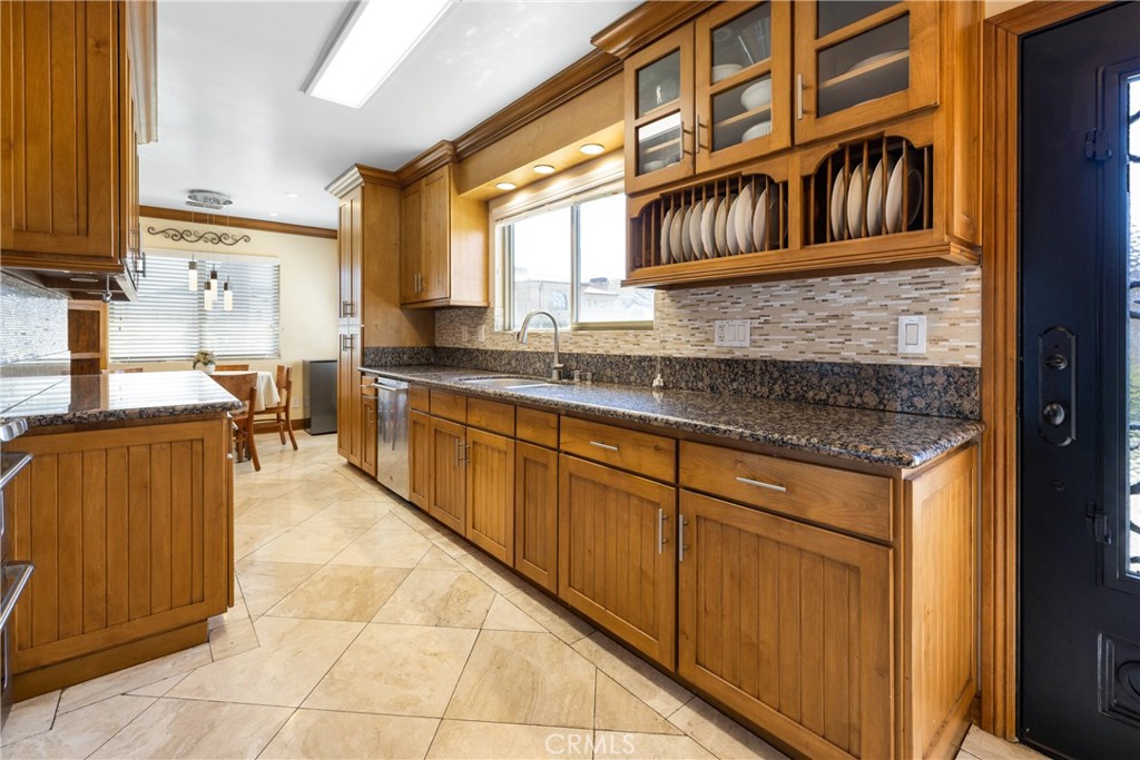 401 Holmwood Drive, Newport Beach CA 92663 - photo 5