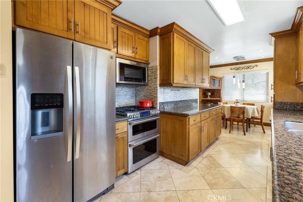 401 Holmwood Drive, Newport Beach CA 92663 - photo 6