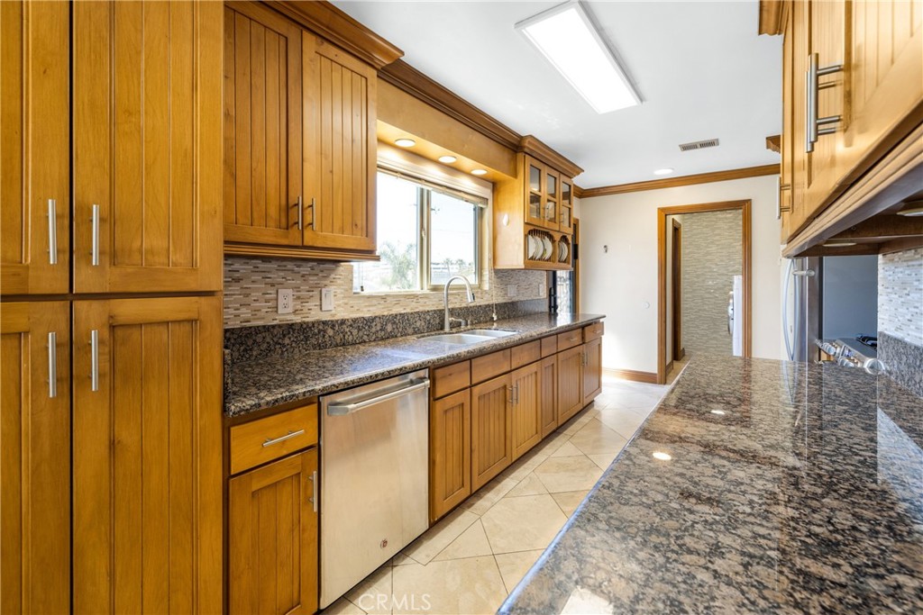 401 Holmwood Drive, Newport Beach CA 92663 - photo 8