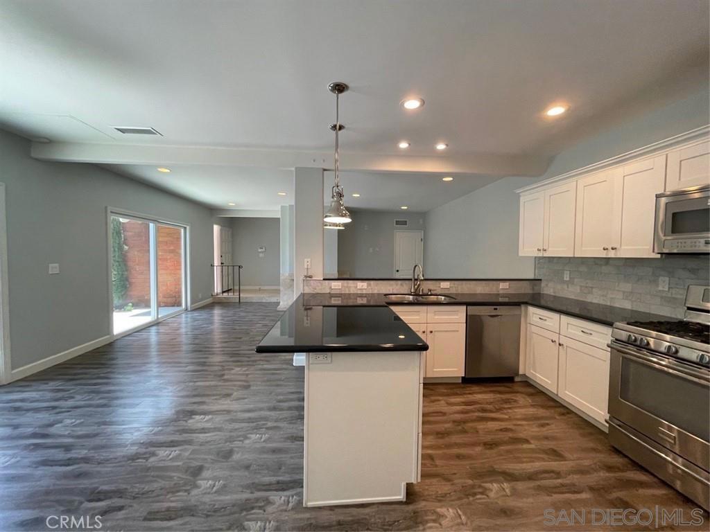 404 Vista Suerte, Newport Beach CA 92660 - photo 2
