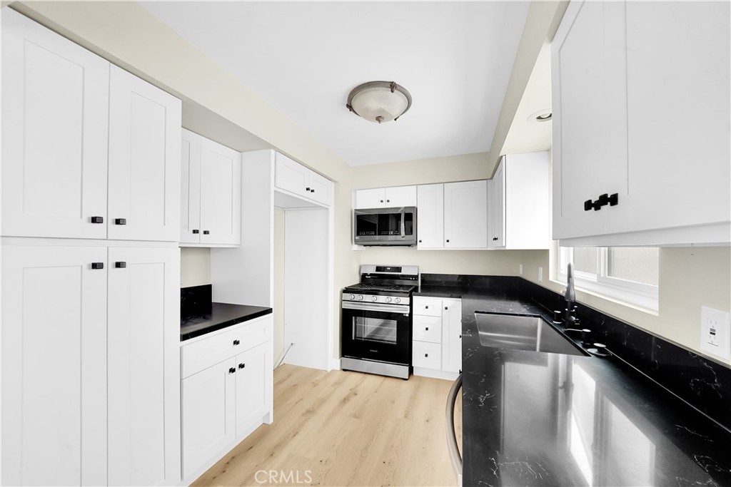 406 Jasmine 1/2, Newport Beach CA 92625 - photo 4