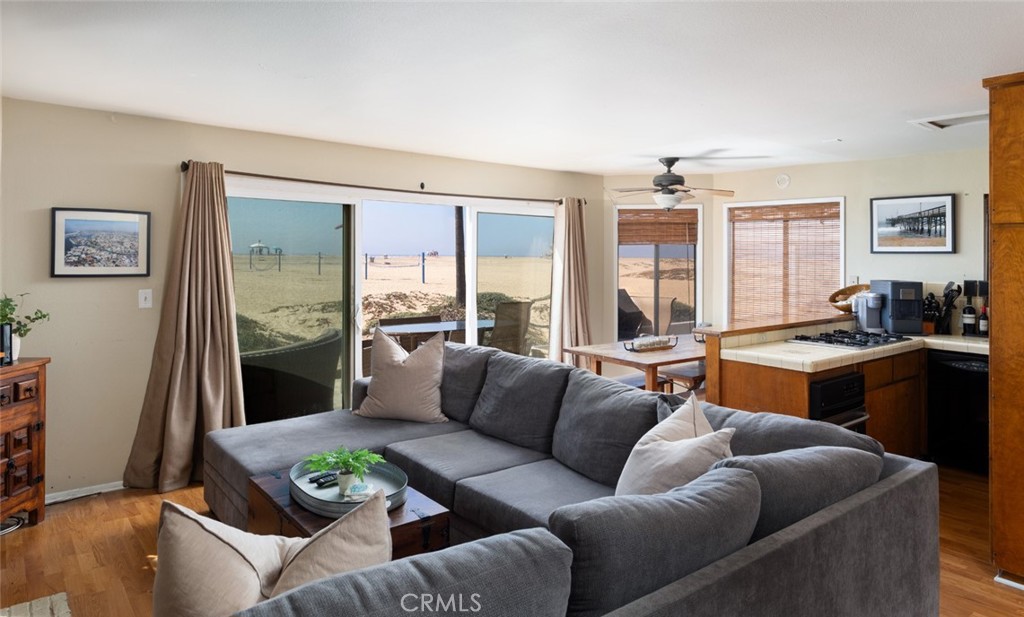 412 E Oceanfront, Newport Beach CA 92661 - photo 9