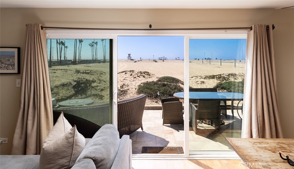 412 E Oceanfront, Newport Beach CA 92661 - photo 11