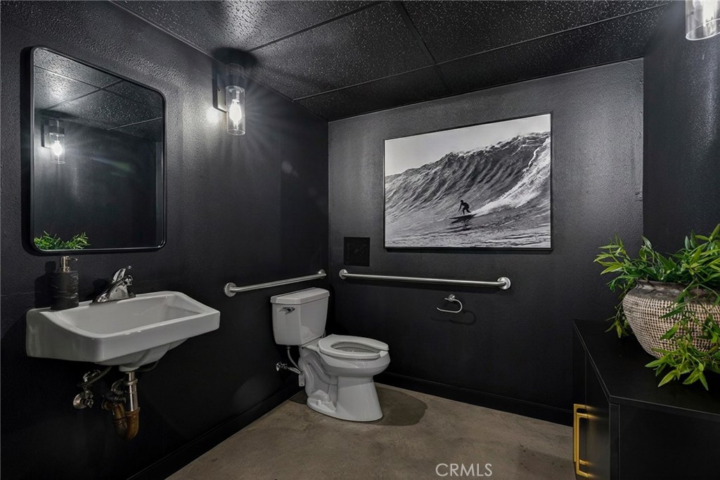 Downstairs powder -Digital art added - 413 29th, Newport Beach CA 92663 - photo 39