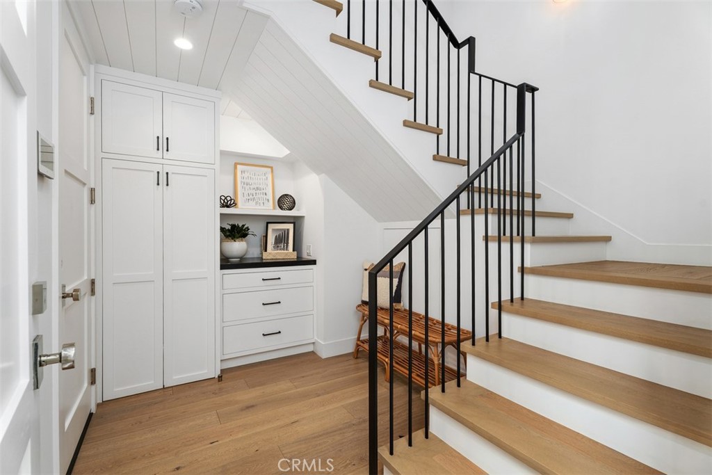 First level entry - 418 1/2 Larkspur, Newport Beach CA 92625 - photo 4