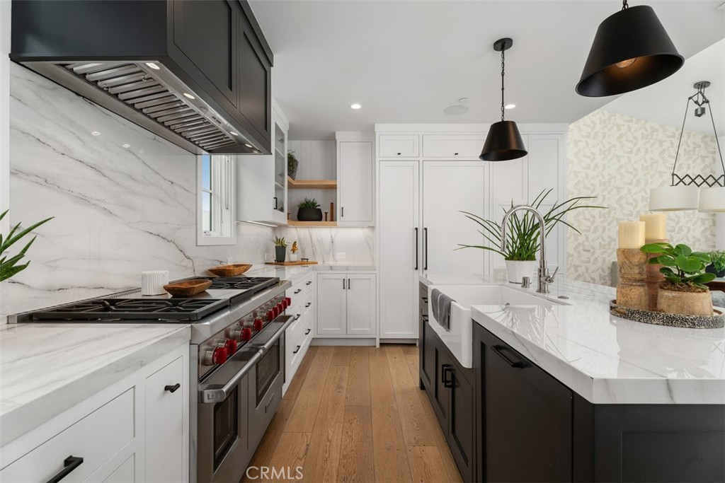 Kitchen with 6-burner Wolf Range, microwave, dishwasher and plenty of storage...open shelving too! - 418 1/2 Larkspur, Newport Beach CA 92625 - photo 13