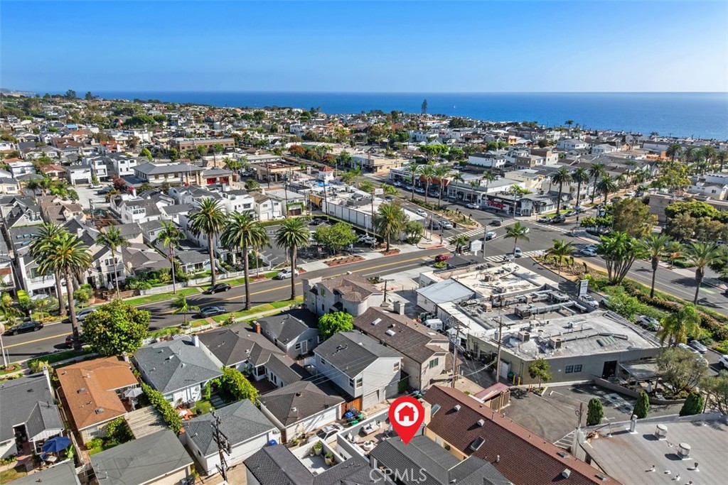 Perfect location for walkability to restaurants, shopping and Corona del Mar Beach! - 418 1/2 Larkspur, Newport Beach CA 92625 - photo 39