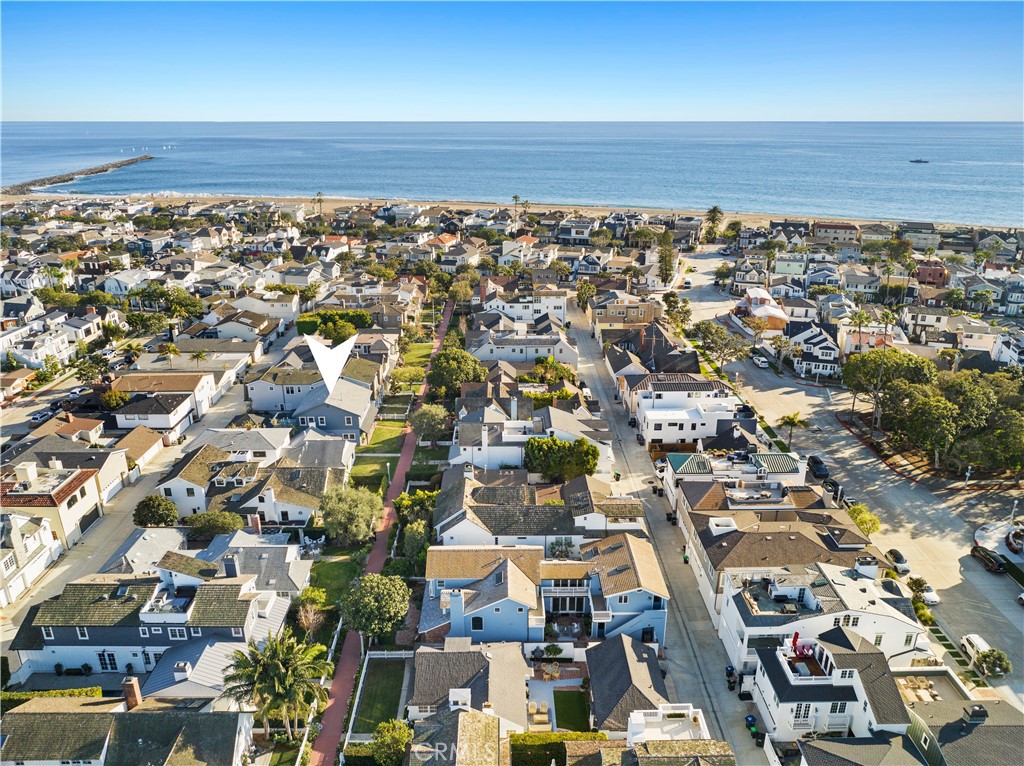 418 Belvue Lane, Newport Beach CA 92661 - photo 2
