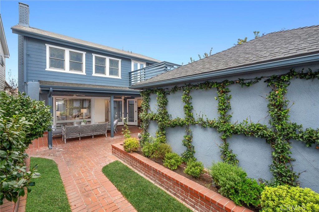 418 Belvue Lane, Newport Beach CA 92661 - photo 3