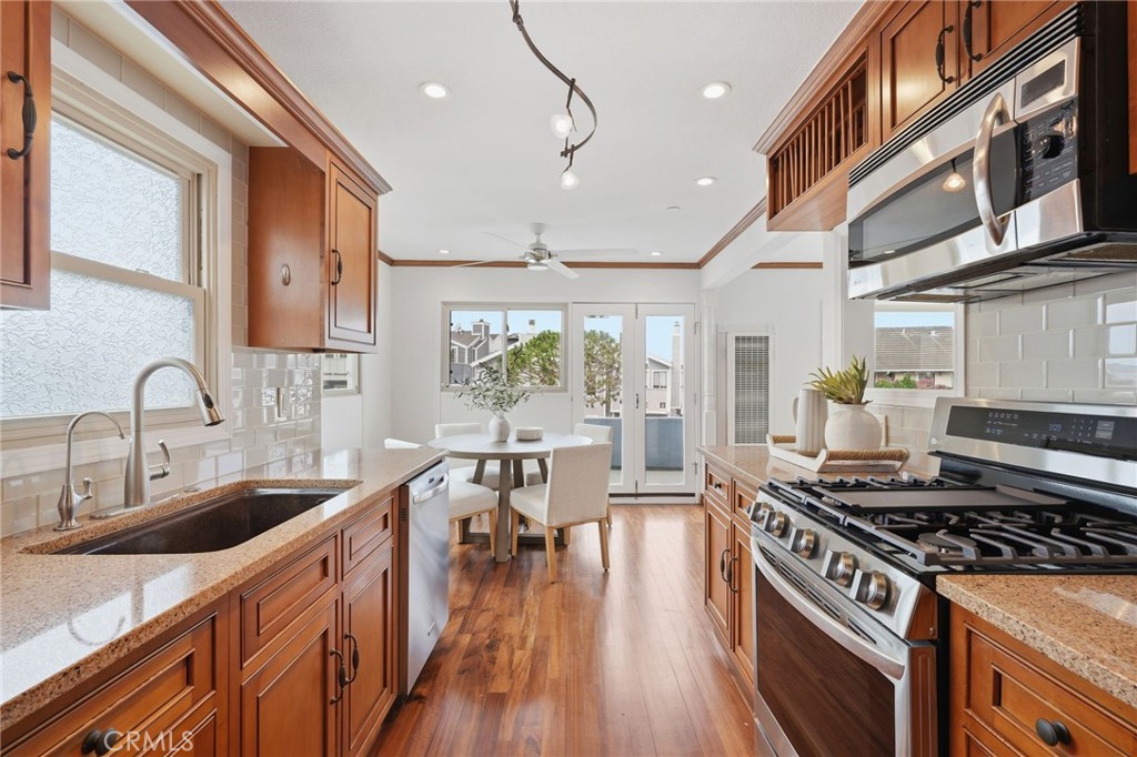 419 E Balboa, Newport Beach CA 92661 - photo 30