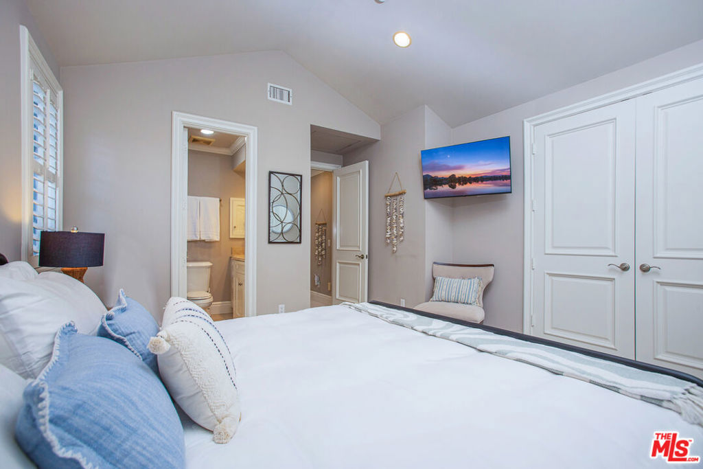 421 E Edgewater Avenue, Newport Beach CA 92661 - photo 50