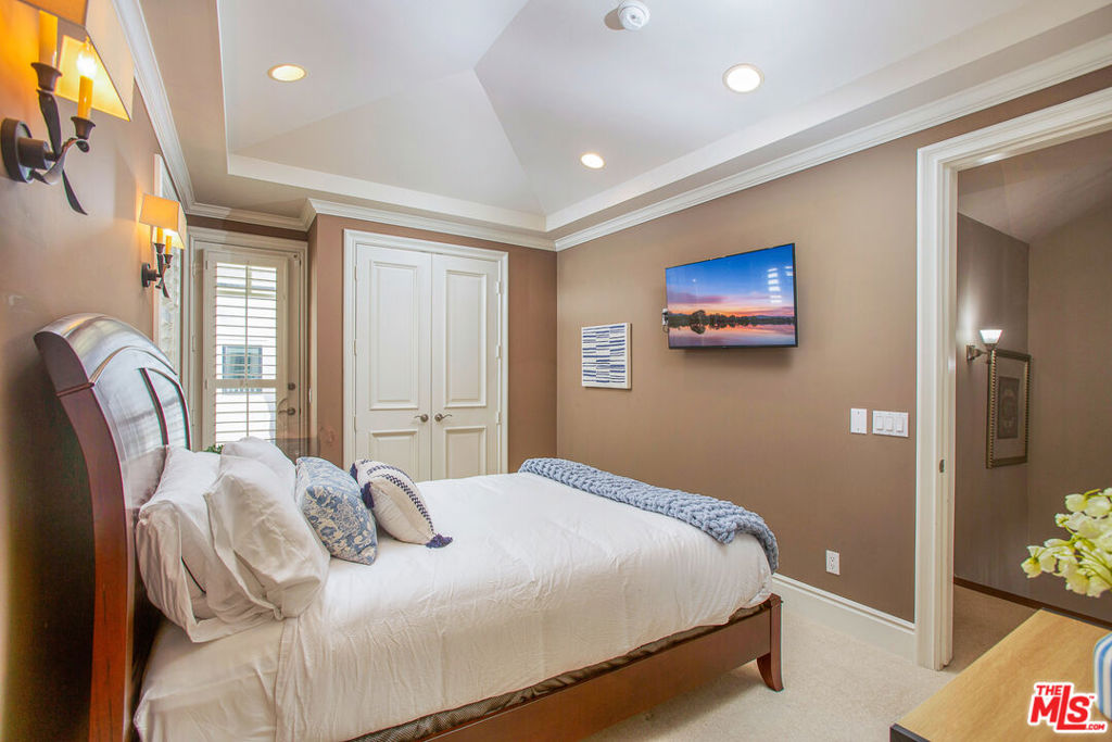 421 E Edgewater Avenue, Newport Beach CA 92661 - photo 53