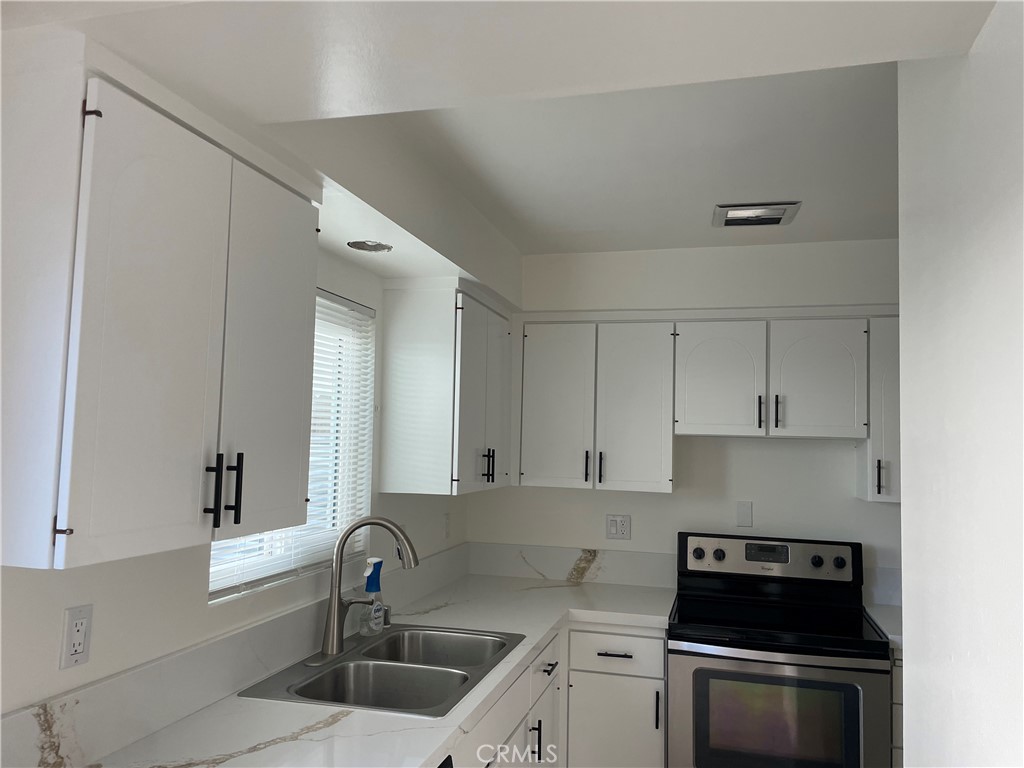 4218 Patrice, Newport Beach CA 92663 - photo 15