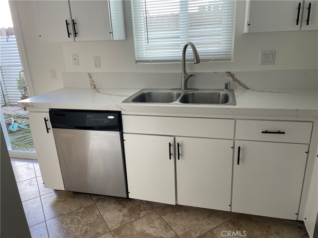 4218 Patrice, Newport Beach CA 92663 - photo 17