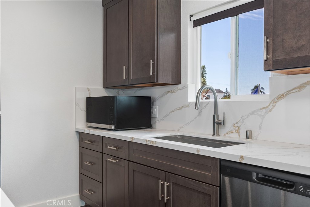 423 1/2 Westminster Avenue B, Newport Beach CA 92663 - photo 11