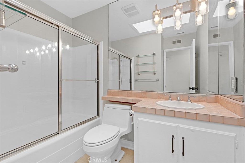 Bathroom - 424 Onda, Newport Beach CA 92660 - photo 19