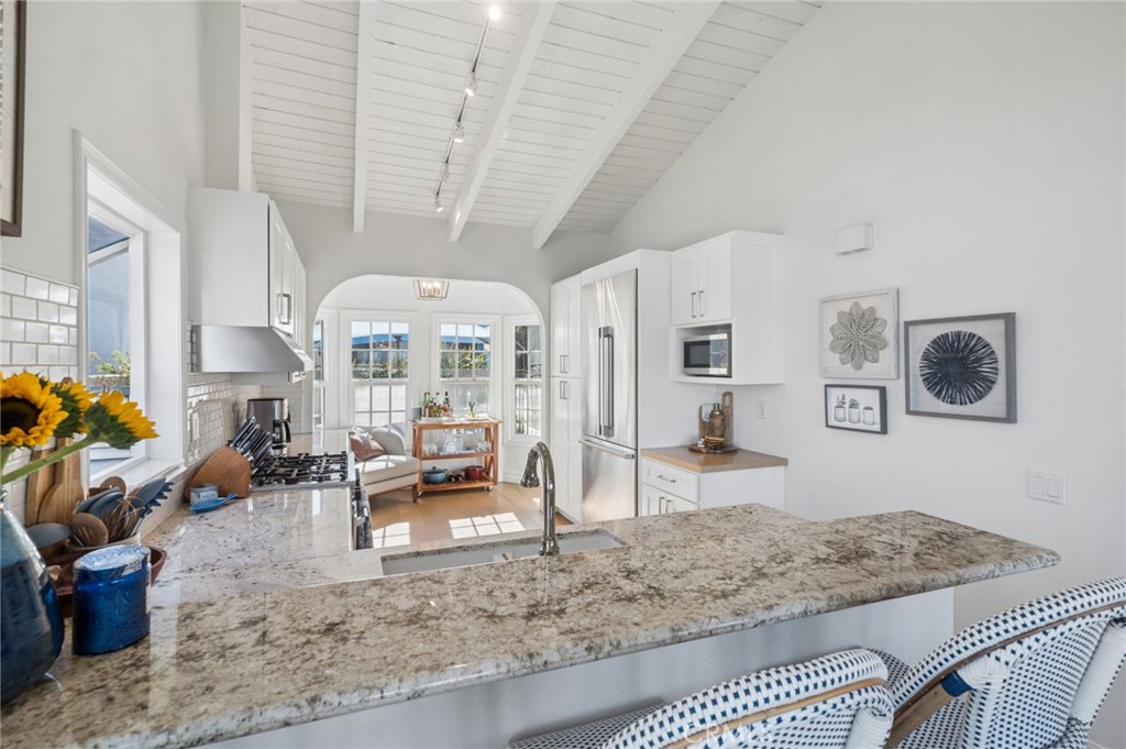 Kitchen - 424 Vista Grande, Newport Beach CA 92660 - photo 8