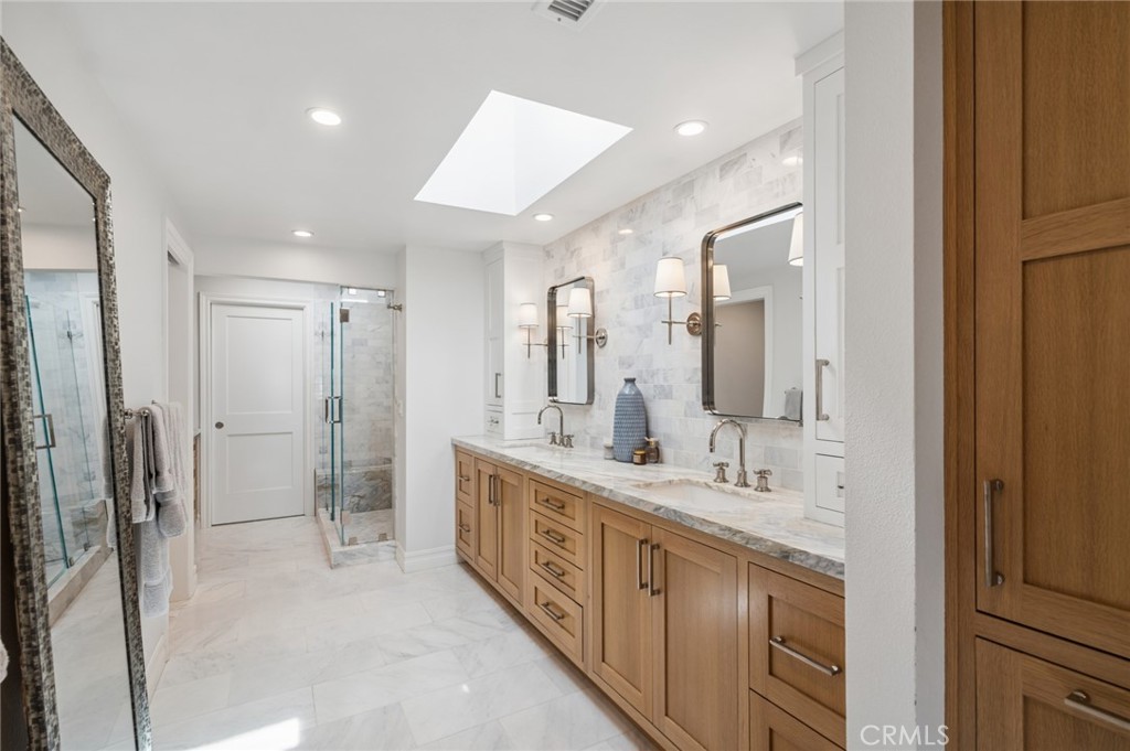primary bath - 424 Vista Grande, Newport Beach CA 92660 - photo 17