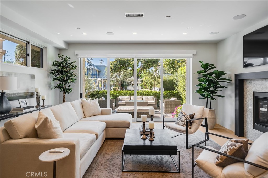 428 Fernleaf Avenue, Newport Beach CA 92625 - photo 9