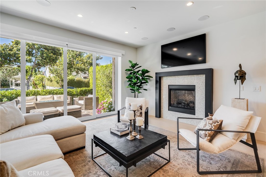428 Fernleaf Avenue, Newport Beach CA 92625 - photo 10